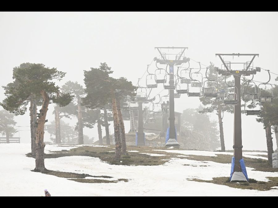 Fotos de Fundación Desea en una salida por Navacerrada con los alumnos del IES Jaime Ferrán, organizada por la Fundación Desea
