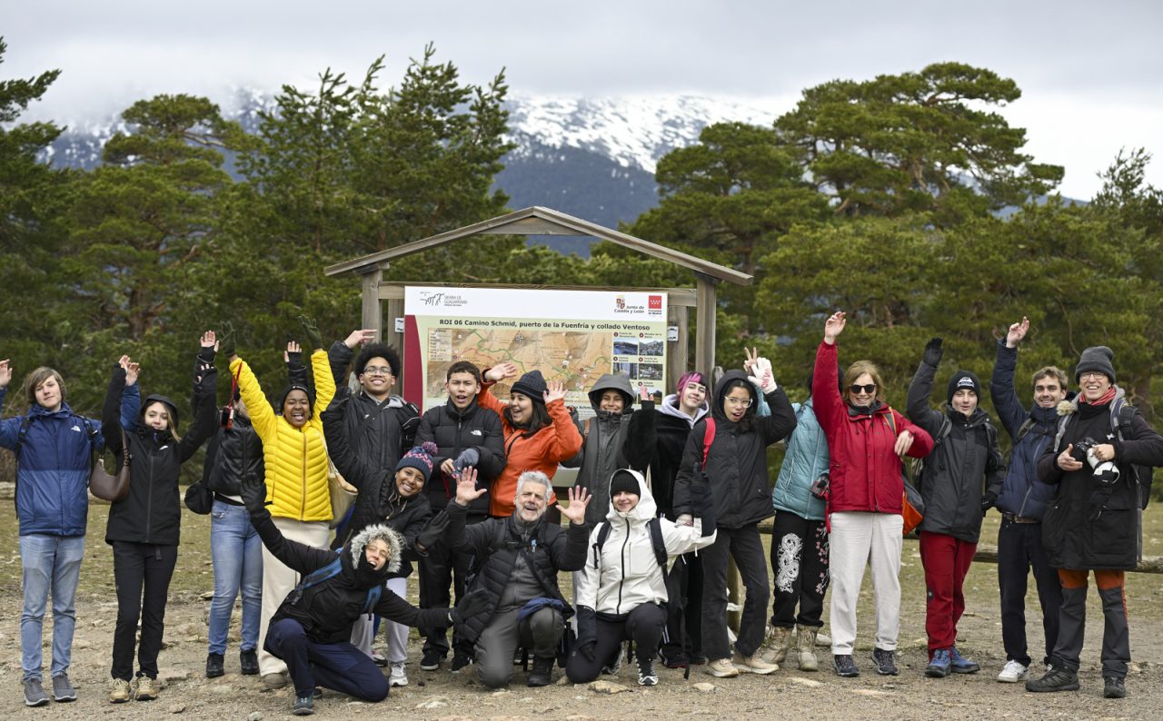 Fotos de Fundación Desea en una salida por Navacerrada con los alumnos del IES Jaime Ferrán, organizada por la Fundación Desea