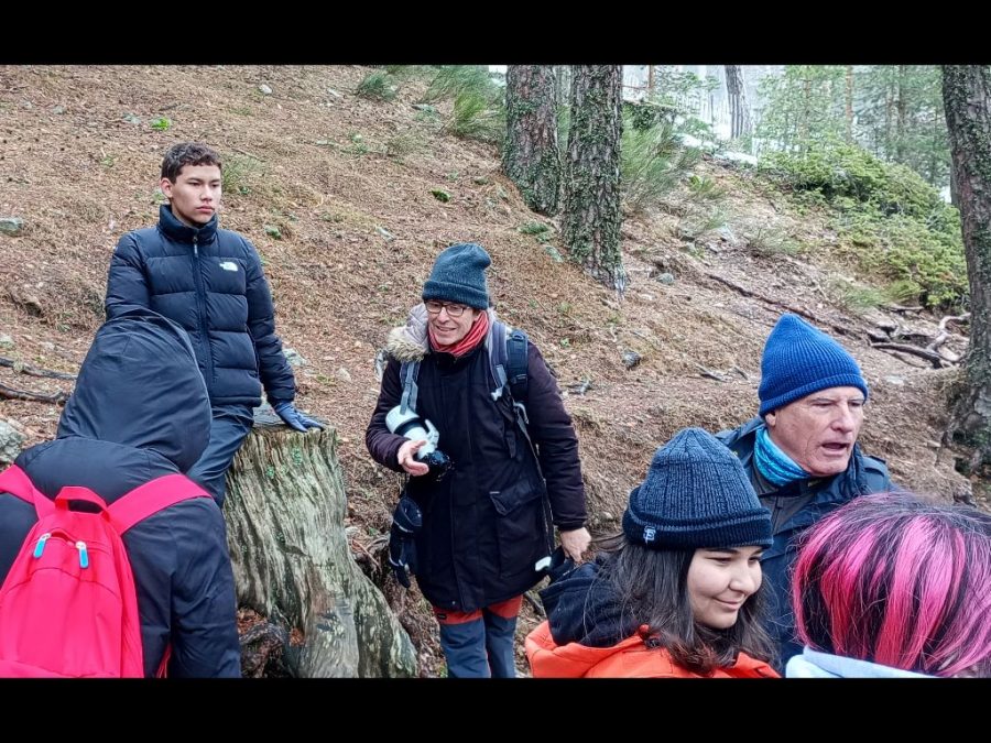 Fotos de Fundación Desea en una salida por Navacerrada con los alumnos del IES Jaime Ferrán, organizada por la Fundación Desea