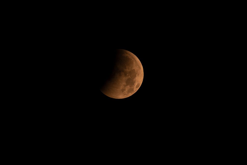 Luna, eclipse parcial ©Claudio Carles Luna, eclipse parcial ©Claudio Carles